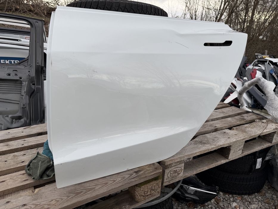 Врата Tesla Model 3