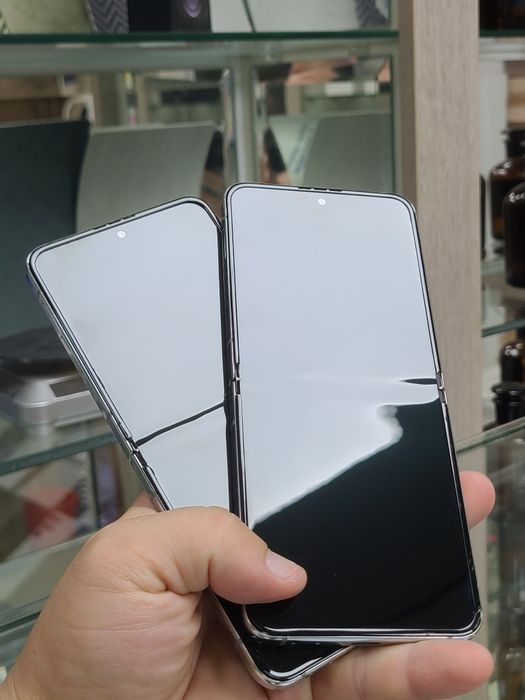 Samsung Z Flip5 xotirasi 8/256GB