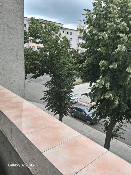 Vand apartament cu 3 camere in Vaslui