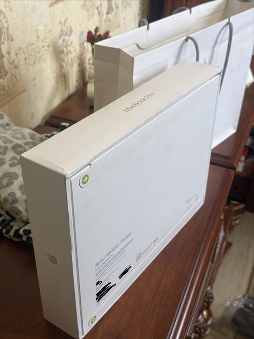 Macbook Pro 14, M5, 1TB