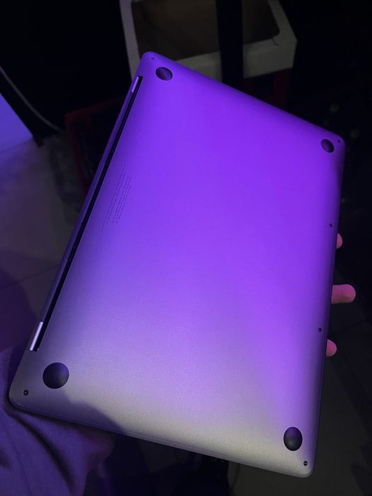 Macbook pro 2020 8/512 xolati 10/10 quvati 6 soatgacga bemalol