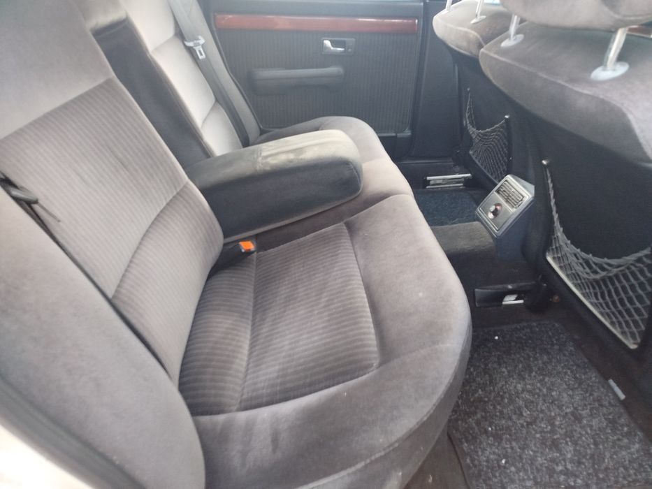 Продавам Audi 100 2.2 i 1990г