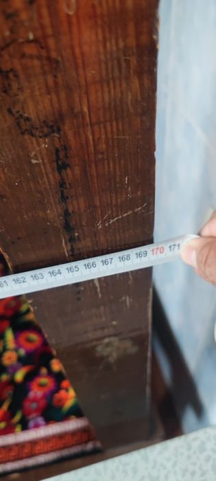 Yog'och etajerka sotiladi