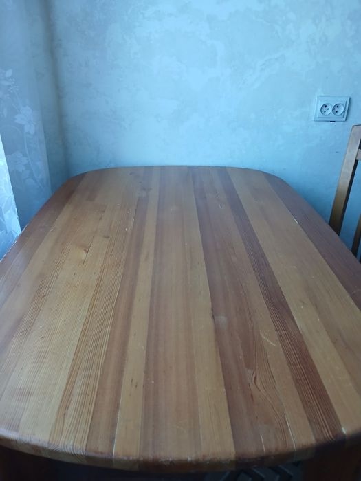Продам стол и 4 стула дерево, 40000тг, торг