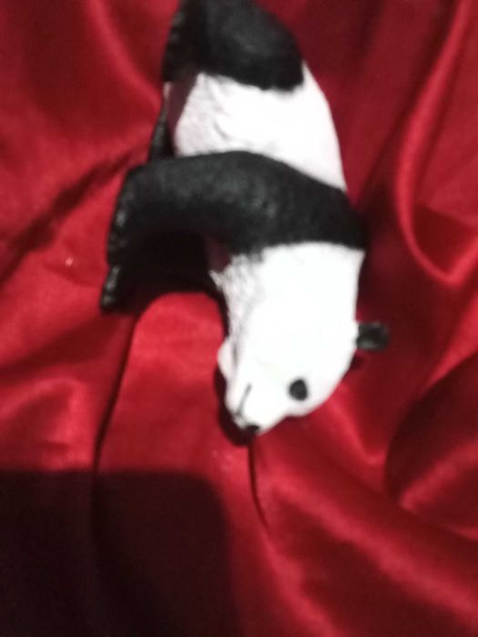 Цял лот от фигурки