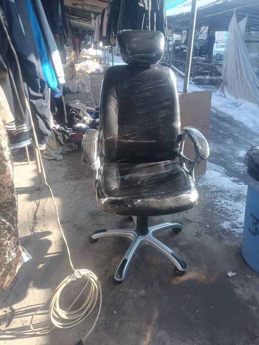 Кресло офсное  эко кожа