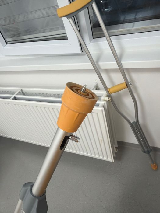 Продаются костыли. Балдақтар сатылады.