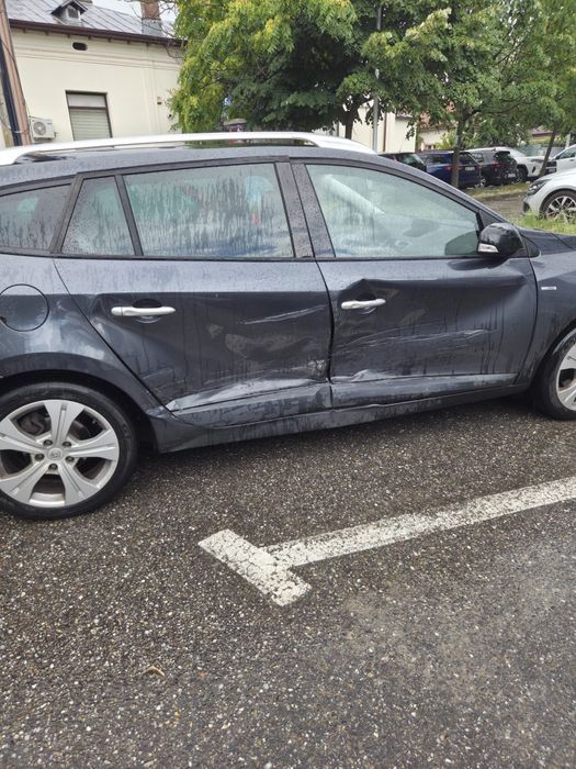 Vând megane 3 2011, 1.4 tce cu gpl, avariat