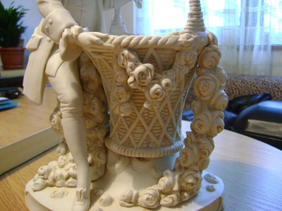 Стара порцеланова ваза 1875 г. Porzellanfabrik Hertweg&Co