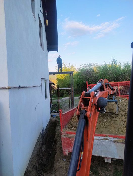 Lucrari cu mini excavator si basculabila