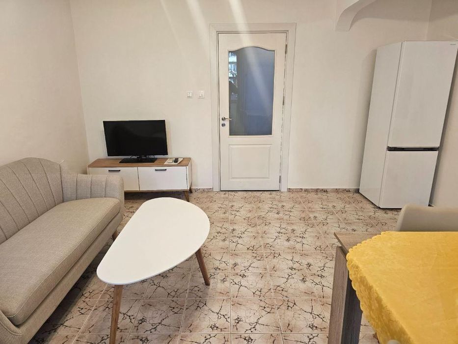 Дава се под наем Тристаен апартамент в Варна, Спортна зала - 90 кв.м за 698.19 € - Снимка #2