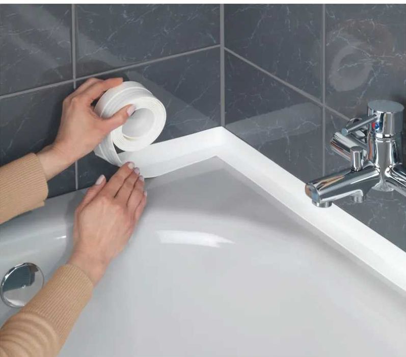 Bandă autoadezivă pentru etanșare baie WENKO – 3,5 m x 5 cm – Nouă