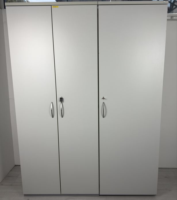 Немски офис шкаф за съхранение на папки книги и други материали