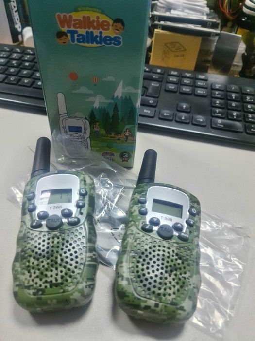 Walkie Talkie
Set 2 statii emisie receptie, 8 canale