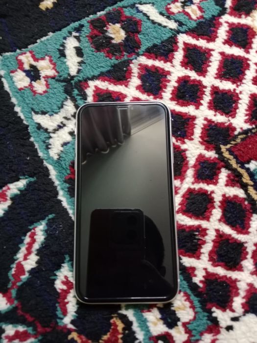 iPhone 11 белый свет