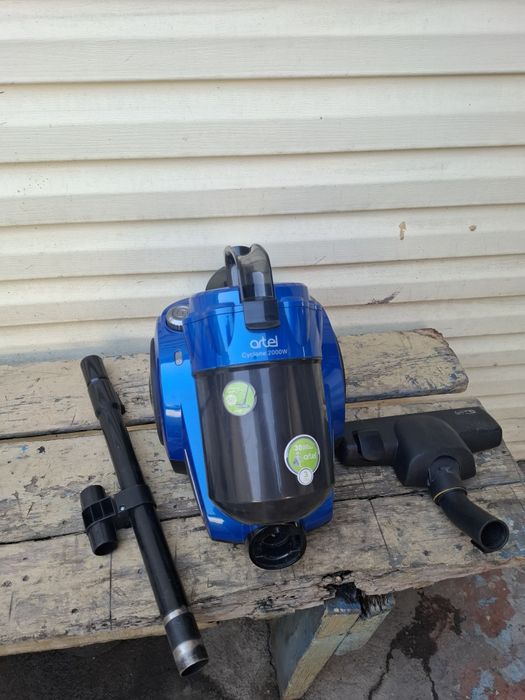 Пылесос Artel для дома.