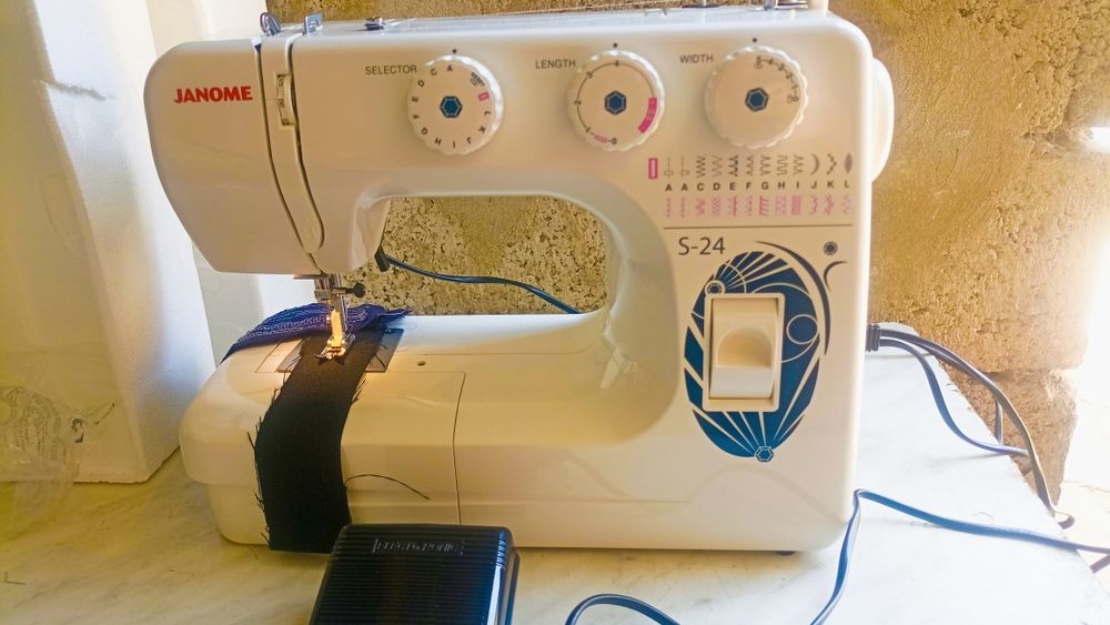 Новая швейная машинка Жаноме прямострока зигзаг оверлок шьет 100%