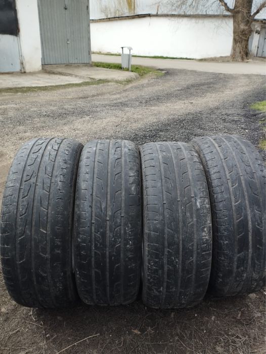 Шины б/у автомашины.