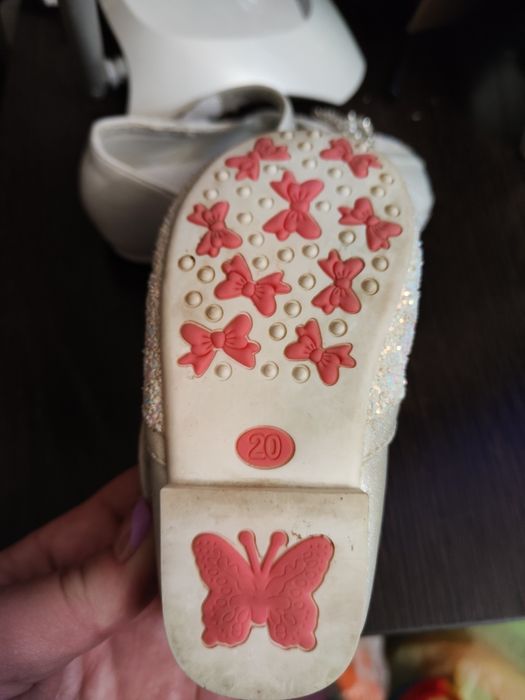 Продаются детские туфли 20 размер