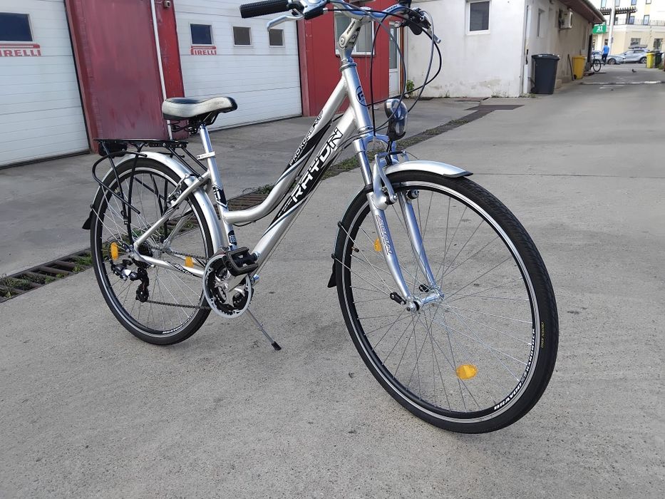 Vând bicicleta din aluminiu pentru damă