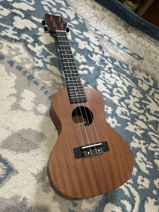 Продаю гитару Укулеле