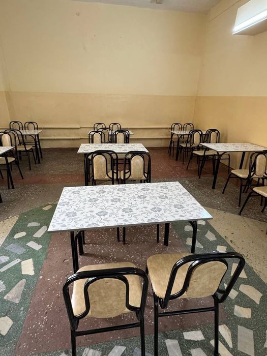 Стол и стулья почти новый