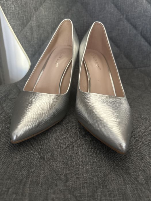 Pantofi argintii marimea 38