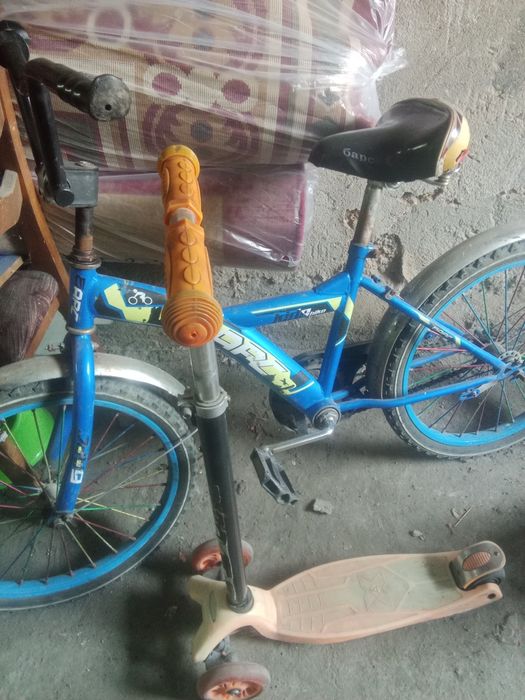 Продам велосипед самокат сноут.