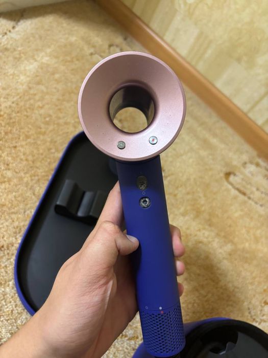 Кейс и насадки для фена Dyson