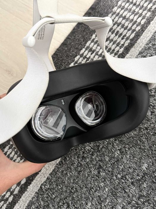 Oculus Quest 2 128 GB set complet, cutie originală