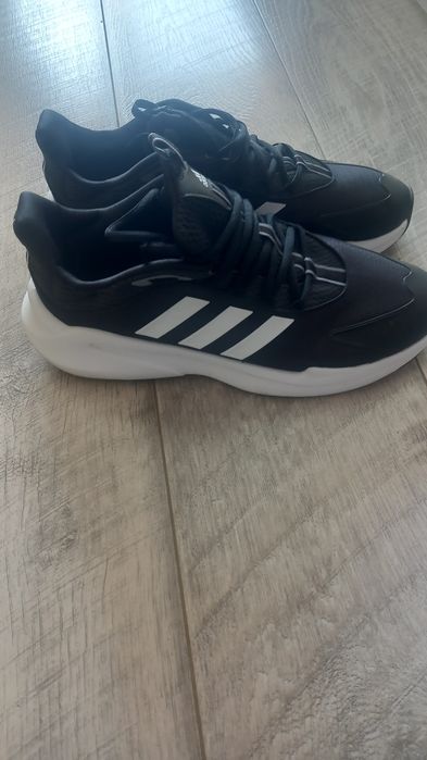 Оригинални маратонки на Адидас