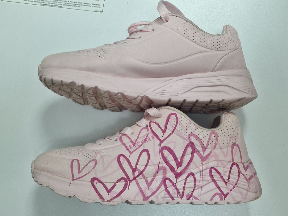 papuci Skechers roz, fete, cu inimioare marime 36,5