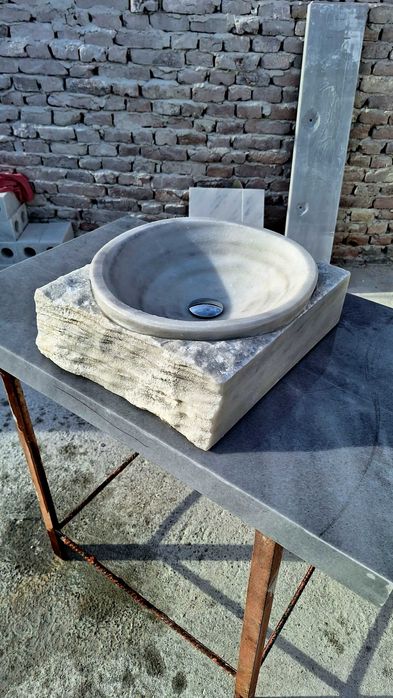 Мивка от естествен камък