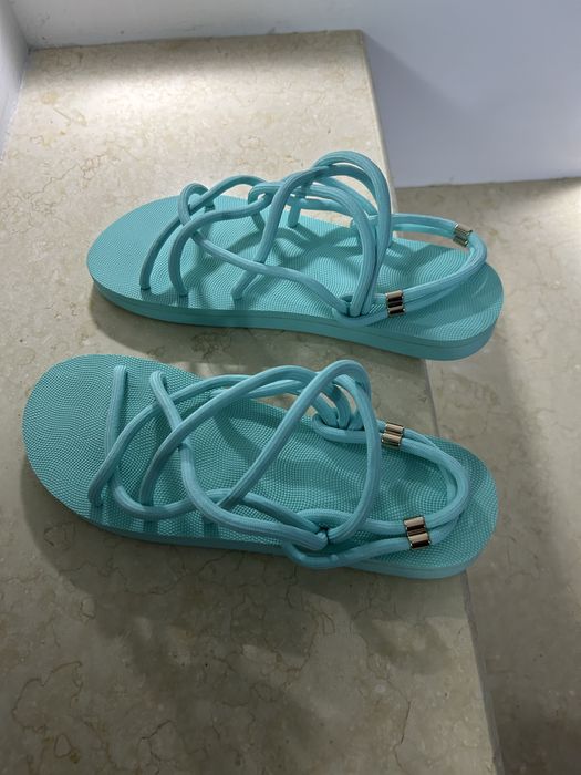 Sandale noi foarte usoare