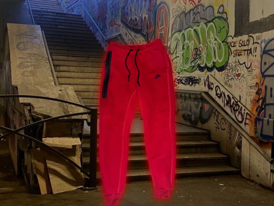 Pantaloni Nike tech rosii