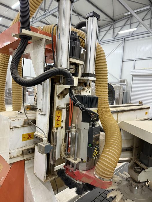 мощен cnc рутер с магазин за инструменти вакуум мотор 5,5,kw.