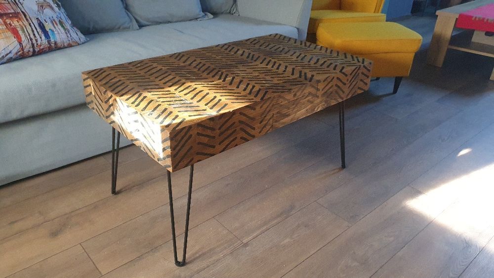 Дървена холна маса