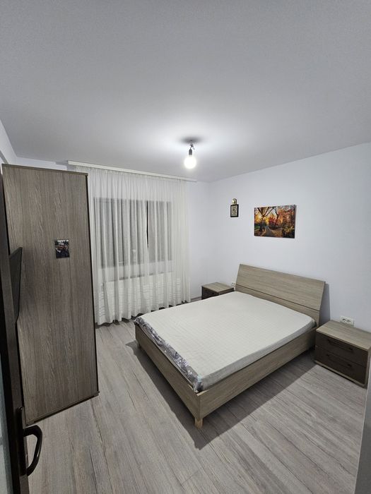 Șifonier, pat cu suport pentru saltea (somieră), noptiere