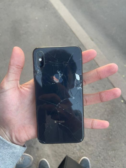 Продам iphone x .