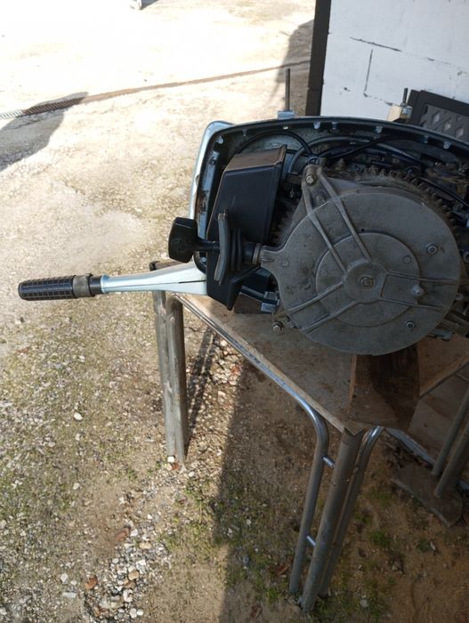 Продавам извън бордов двигател за лодка