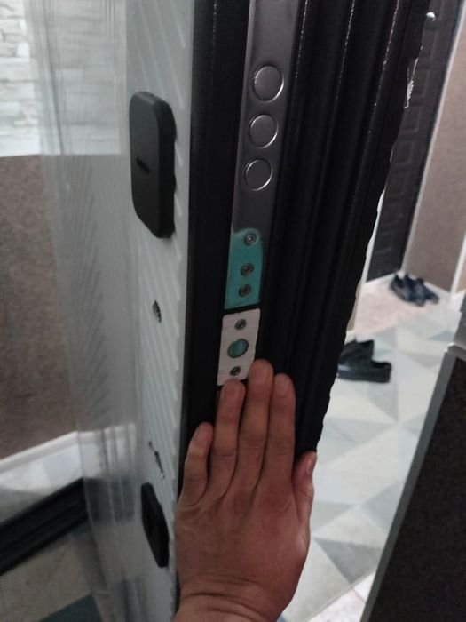 Дверь новая правая