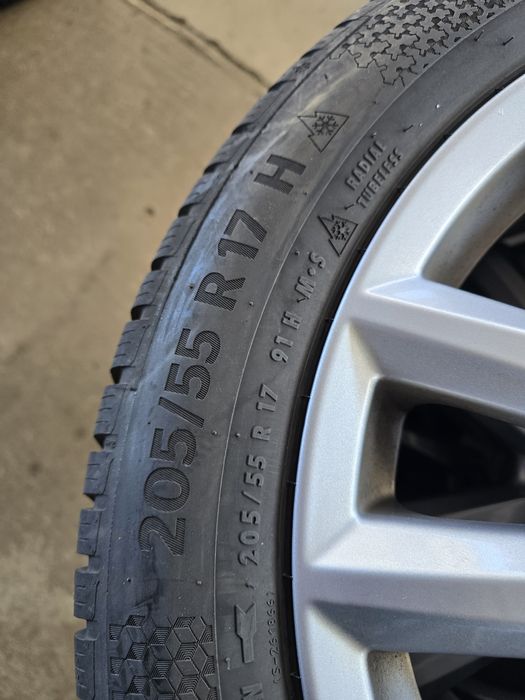 4 Броя 205/55/17 Continental 2x8,2mm 2x6,7mm 24dot