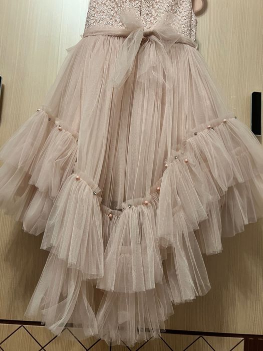 Нарядное платье на девочку