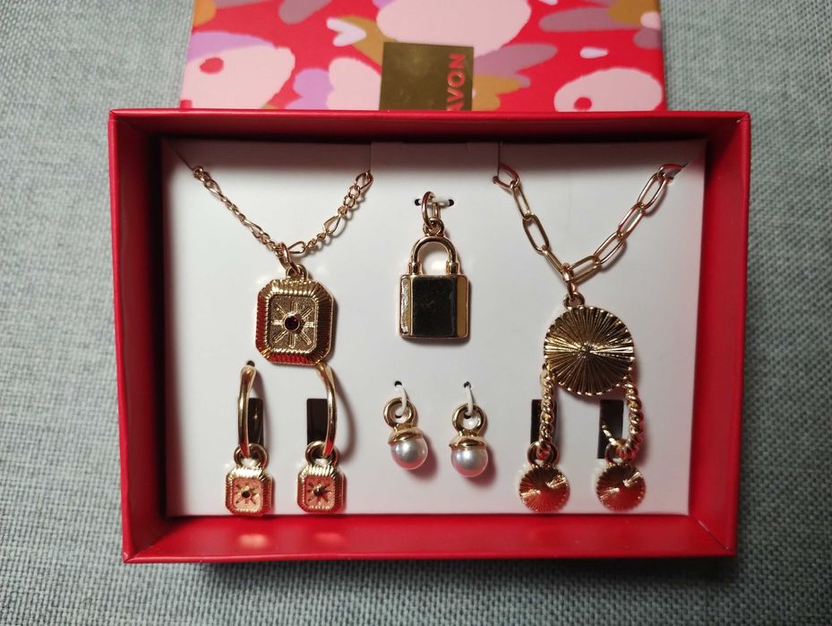 Налични бижута от AVON