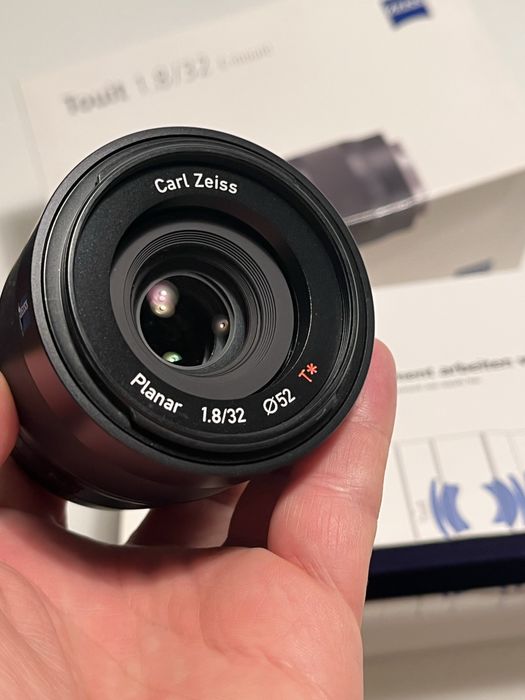 Obiectiv Carl Zeiss Touit 32mm f1.8 E-mount.