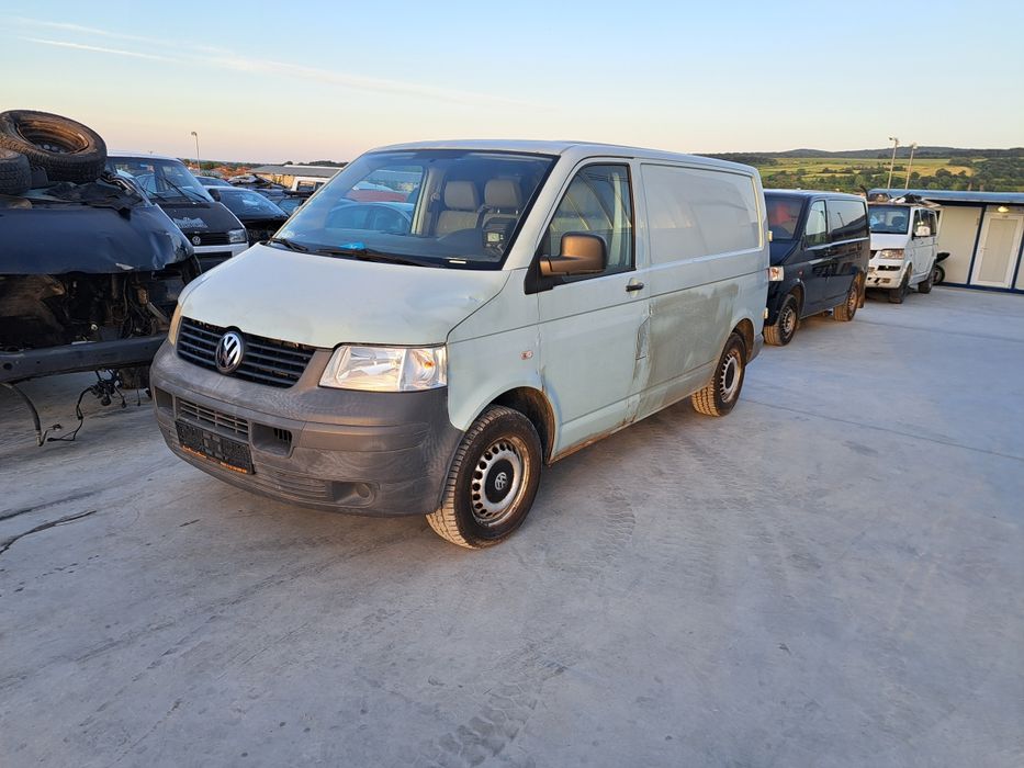 Фолксваген Т5 2.5TDI VW TRANSPORTER T5 2.5TDI 131к.с САМО НА ЧАСТИ