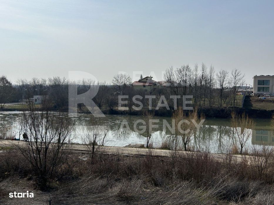 Casă P+1, 315 m² utili | Teren 1.530 m² | Pe malul lacului Ostratu
