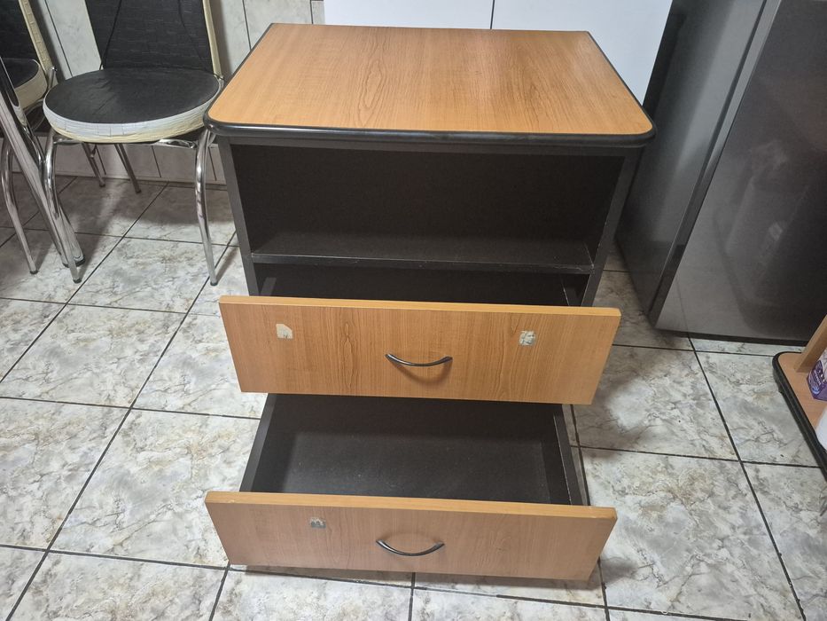 Vând comodă în stare bună