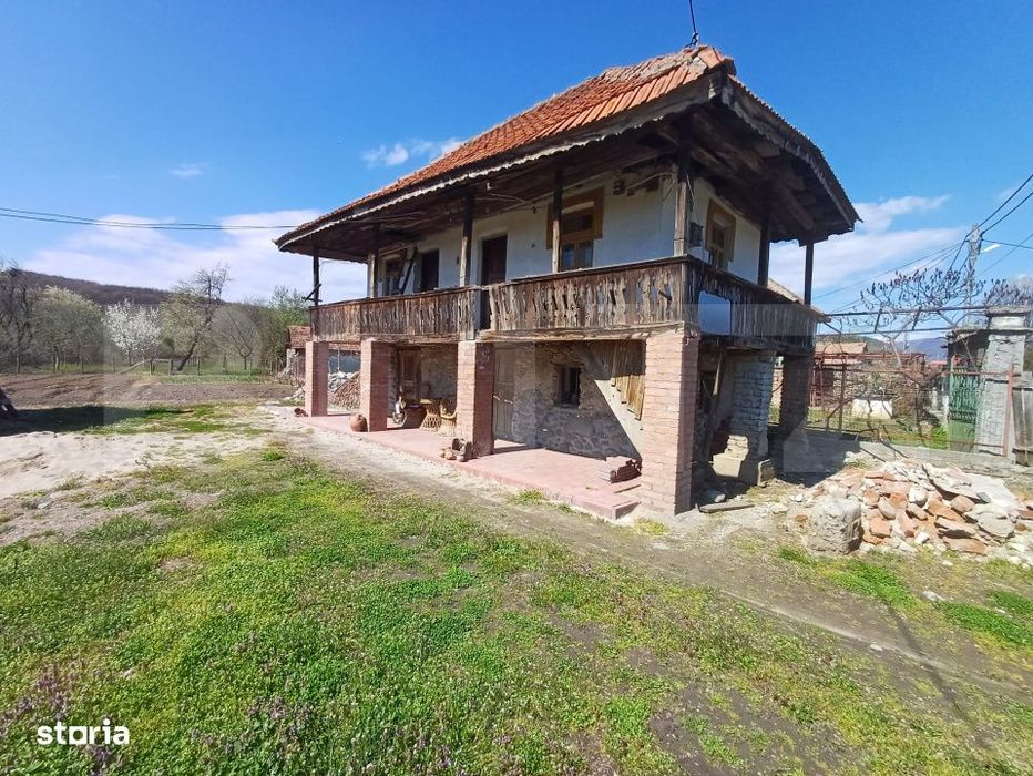 Teren cu casa rustica zona Sambotin