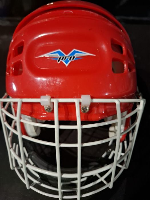 Продам каски для хоккейя